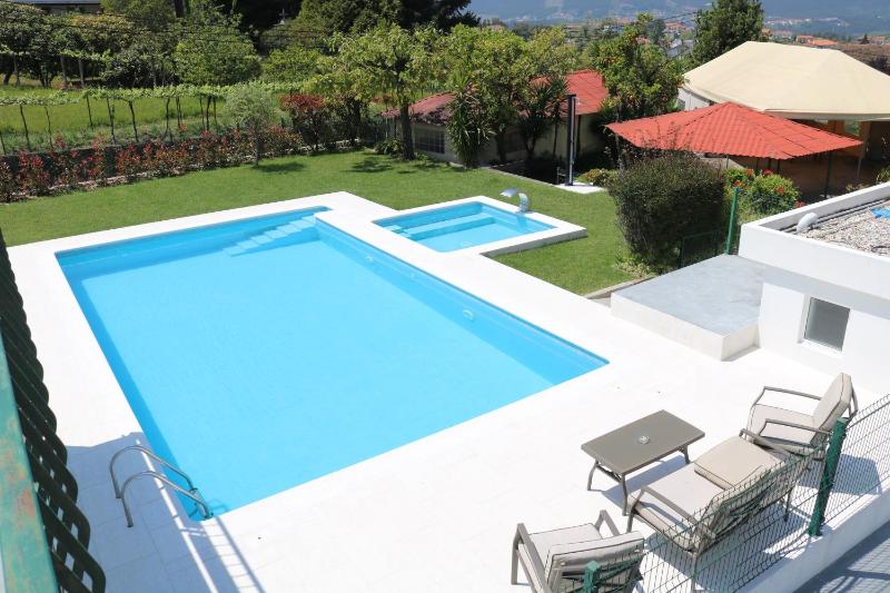 Double Room with Balcony image 2