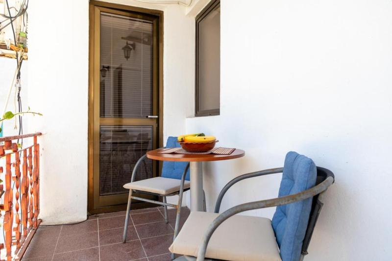 Double Room with Balcony image 2