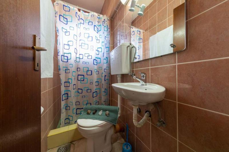 Double Room with Balcony image 4