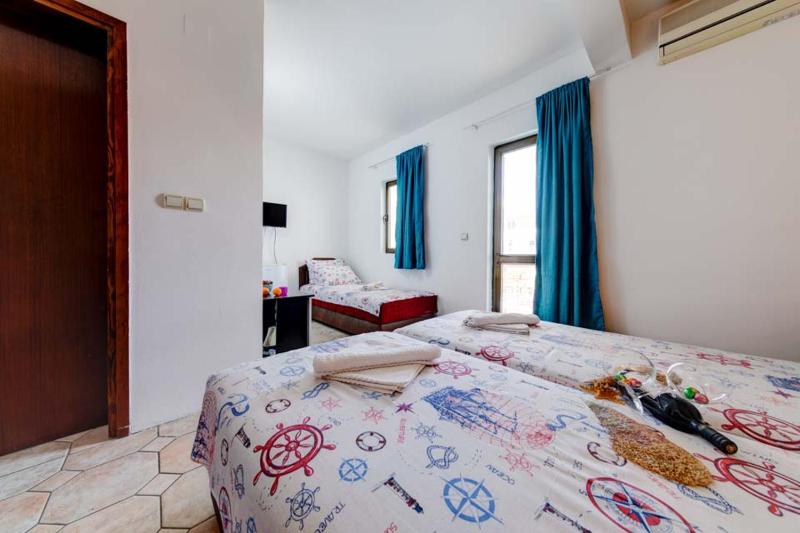 Triple Room with Balcony image 1