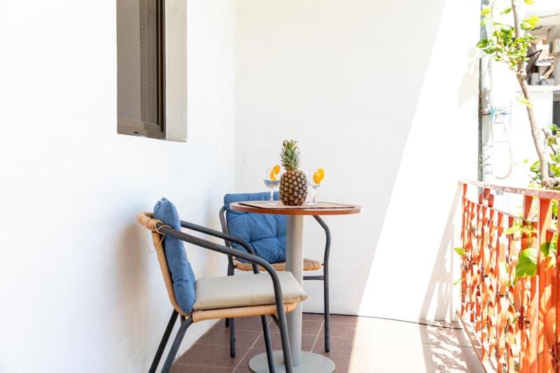 Triple Room with Balcony image 4