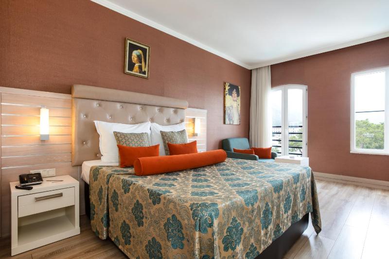 Standard Land View Room image 3