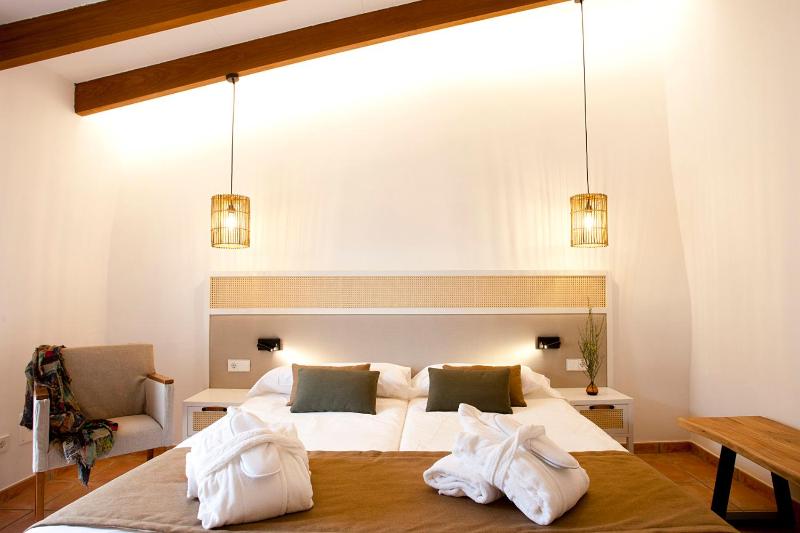 Deluxe Double Room image 1