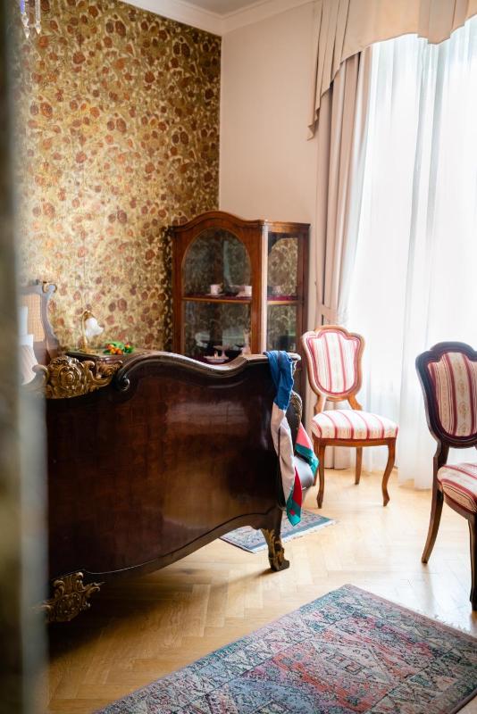 Historical Suite image 2