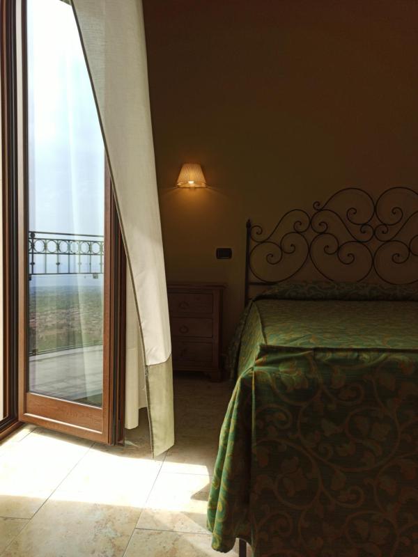 Single Room image 4
