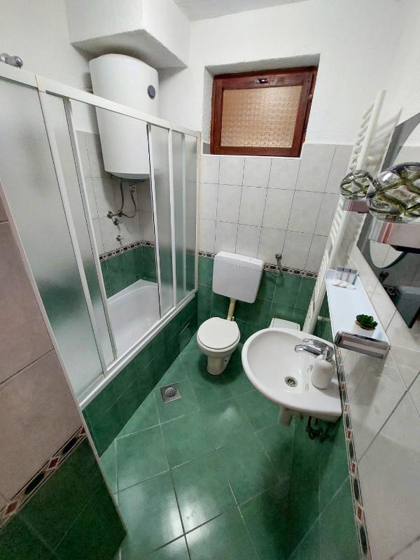 Double Room with Private Bathroom image 4