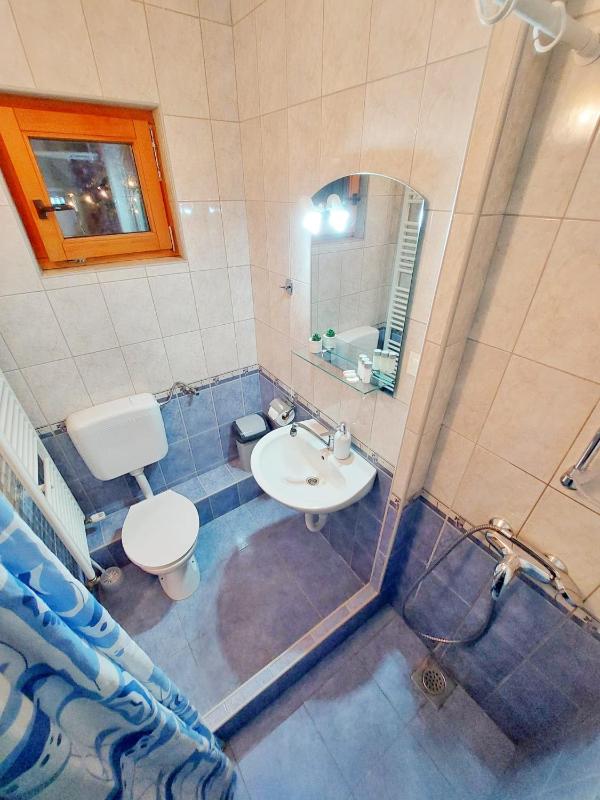 Triple Room with Private Bathroom image 3