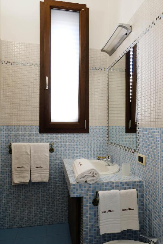 Double or Twin Room image 4