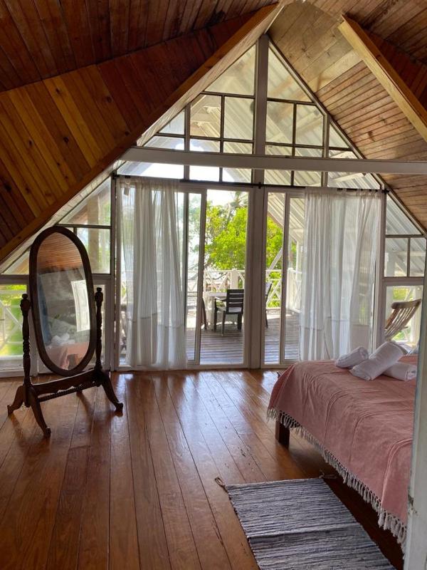 Islander House on Rocky Cay Beach - image 15
