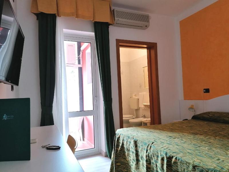 Double or Twin Room with Balcony image 3