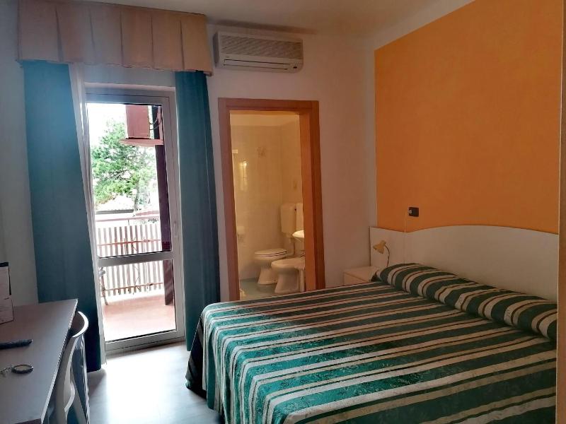 Double or Twin Room with Balcony image 4