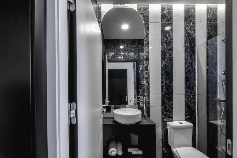 Berman House Hotel - image 35