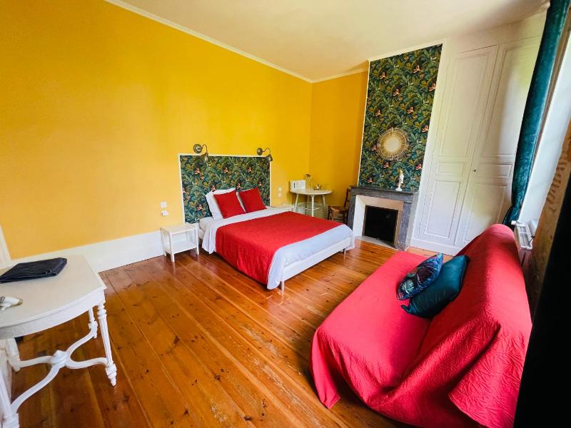 Standard Family Room image 4