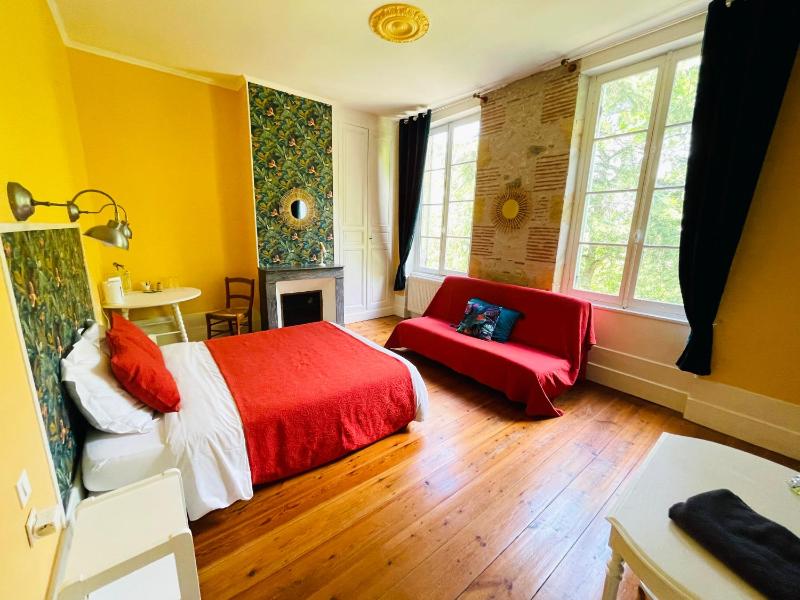 Standard Family Room image 1