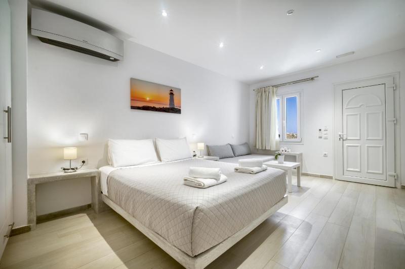 Studio with Sea View image 1