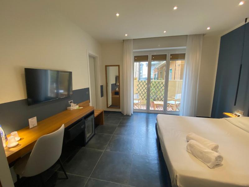 Triple Room with Balcony image 3