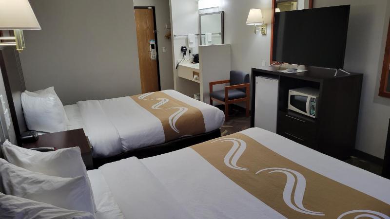 Queen Room with Two Queen Beds image 3
