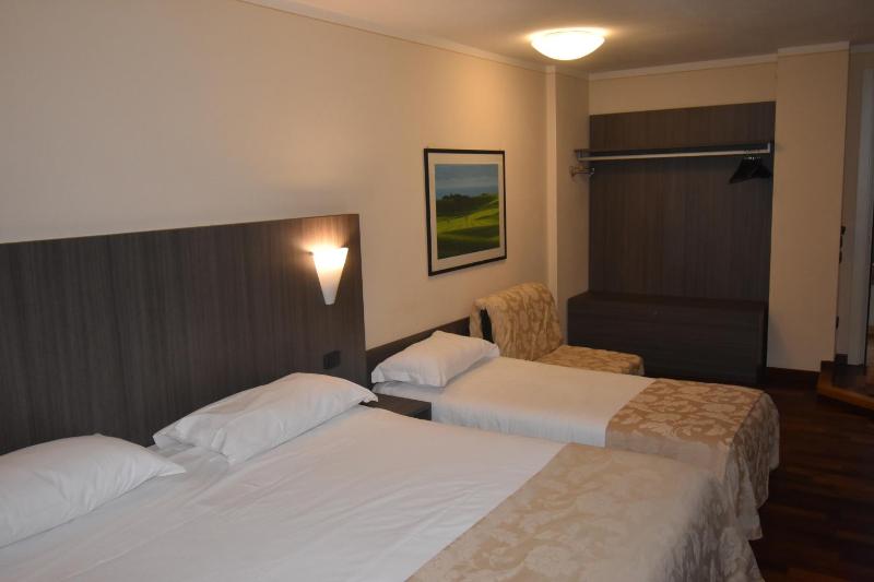 Classic Triple Room image 4