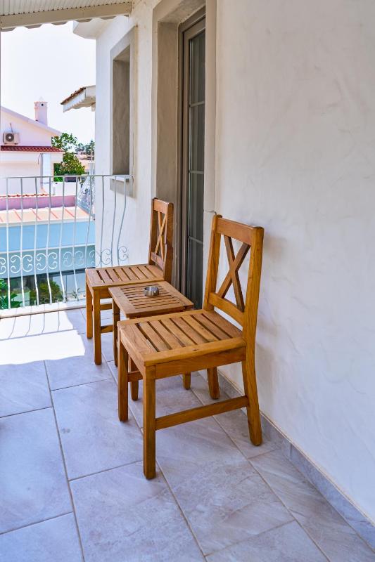 Deluxe Triple Room image 1