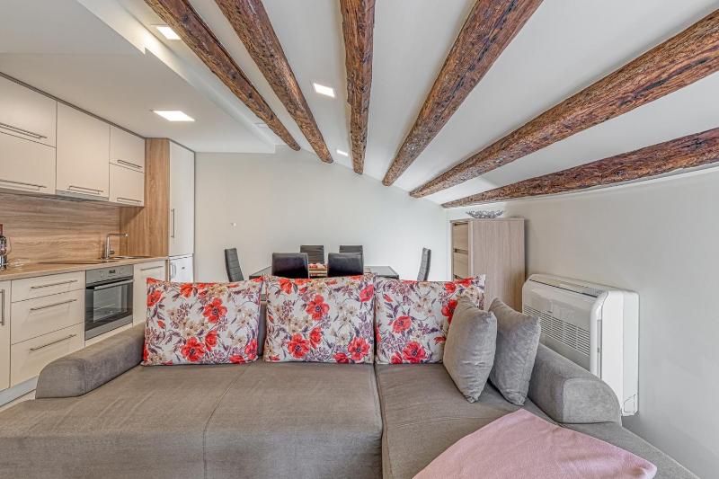 Apartment with Sea View image 3