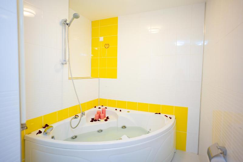 Suite with Balcony image 3
