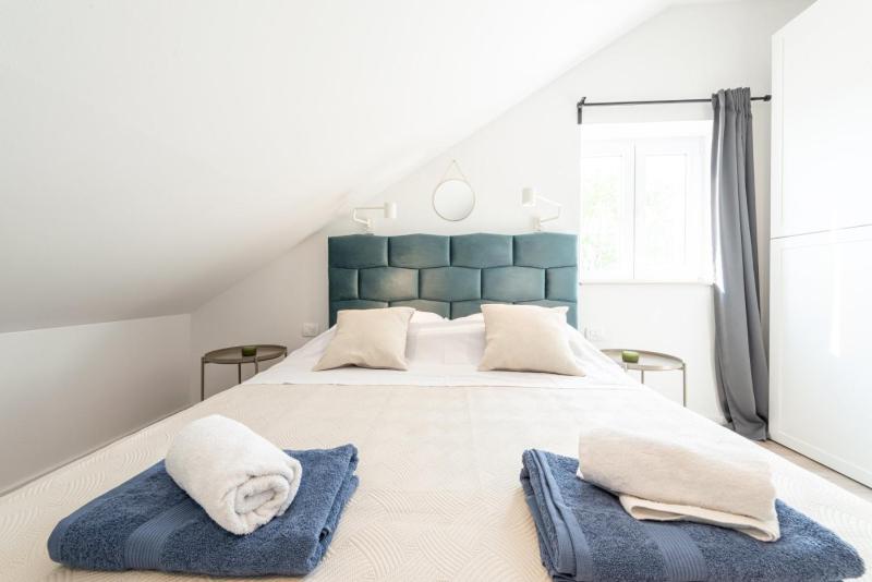 Apartment Divine with sea view - image 13
