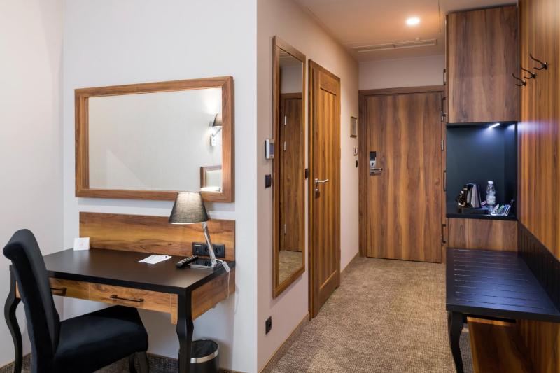 Deluxe Double Room image 4