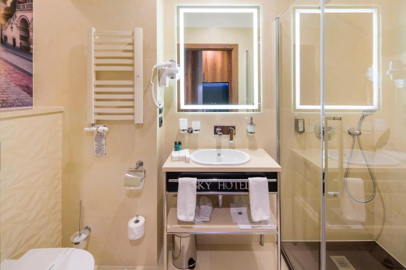 Deluxe Double Room image 2