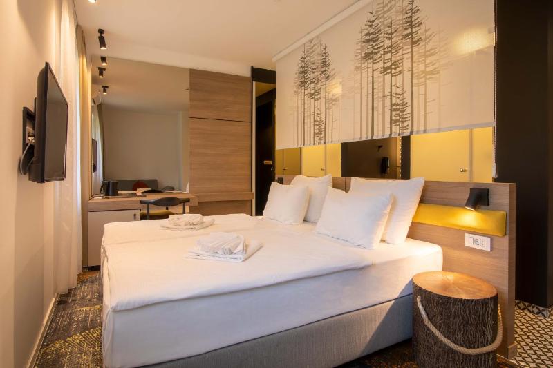 Deluxe Double or Twin Room with Garden View image 1