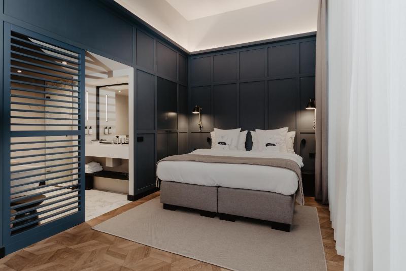 Deluxe Triple Room image 1