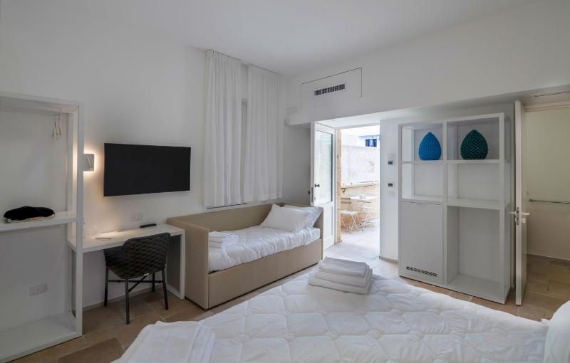 Deluxe Room image 3