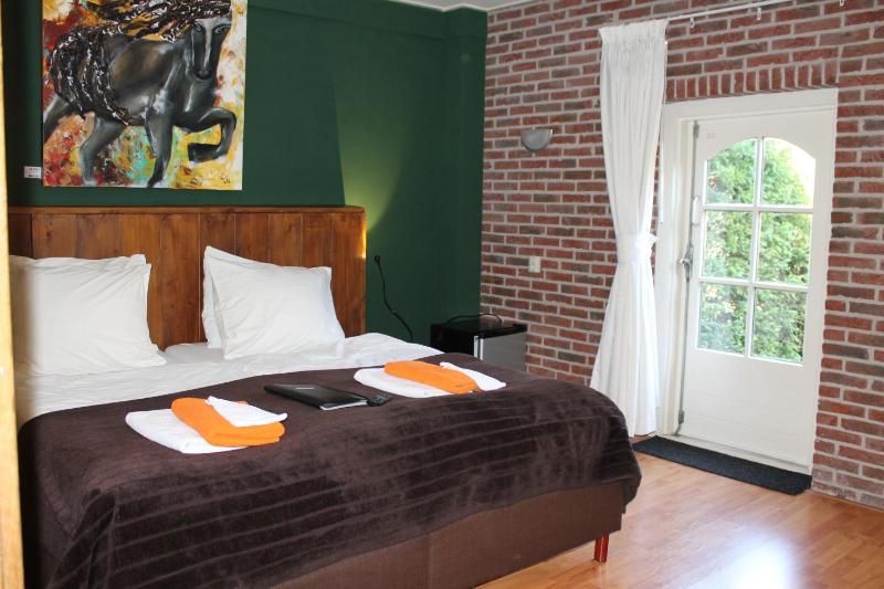 Deluxe Double Room image 4