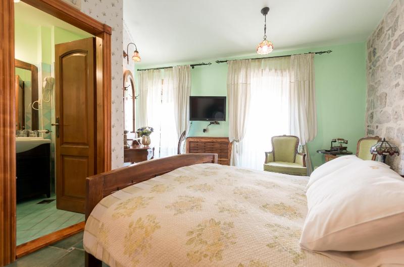 Superior Double Room image 3