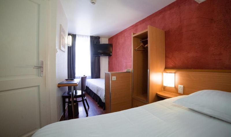 Twin Room image 1