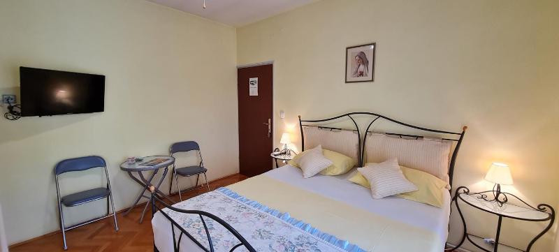 Double Room with Balcony image 3
