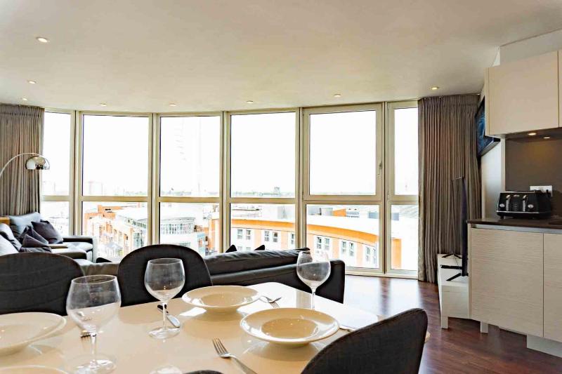 Gunwharf Quays Apartments - image 10