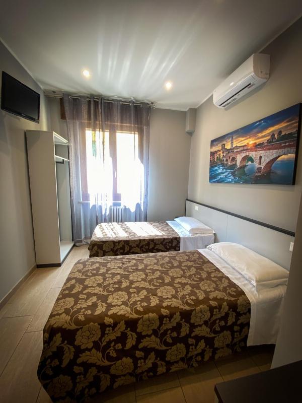 Economy Double or Twin Room image 2