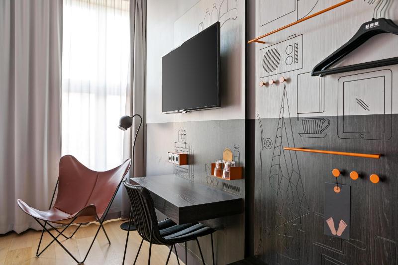 Standard Twin Room image 4