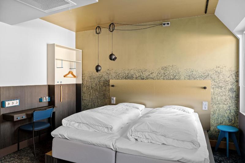 Standard Double or Twin Room image 3