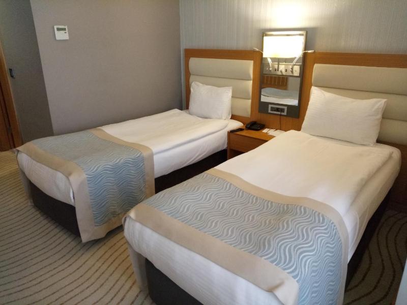 Standard Room image 4
