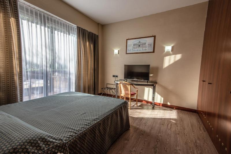 Quadruple Room image 3