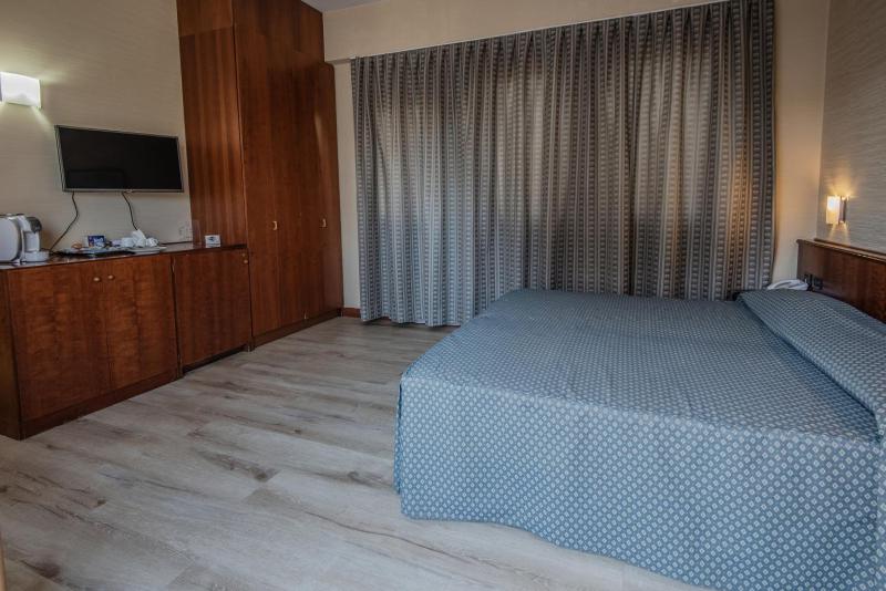 Quadruple Room image 4