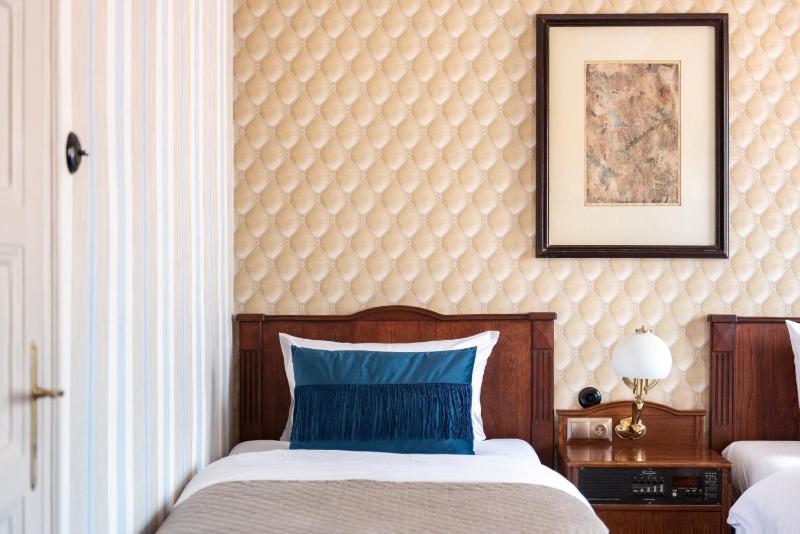 Superior Twin Room image 4