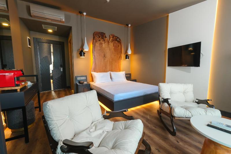 Deluxe Suite with Sea View image 4