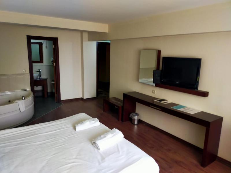 Superior Room with Spa Bath image 2