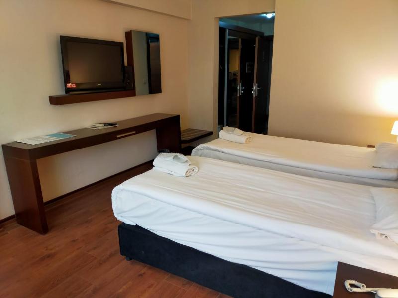 Standard Room image 4