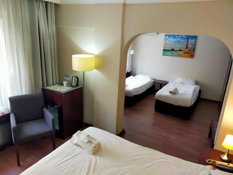 Executive Room with Spa Bath          image 3