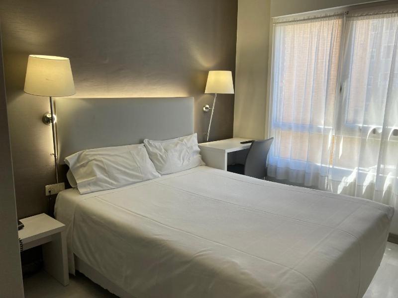 Single Room image 4
