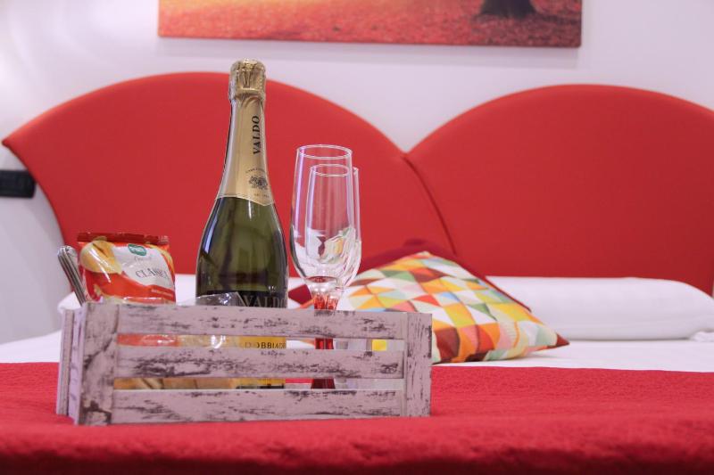 Deluxe King Room-Victoria image 2