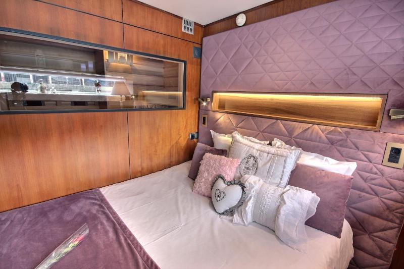 Suite with Hot Tub image 3